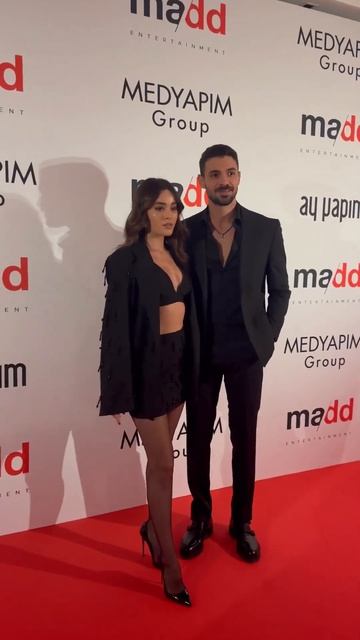 Халит Озгюр Сары и Симай Барлас представили сериал Ди? смотреть онлайн