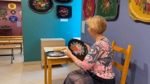 Жостово. Рассказ про создание росписи на подносах.