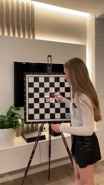 Главная фигура — но ходит медленно. Почему? #shorts #chess #с? смотреть онлайн