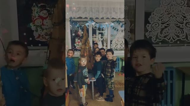 Украшение необычной елки Старшая группа Б смотреть онлайн
