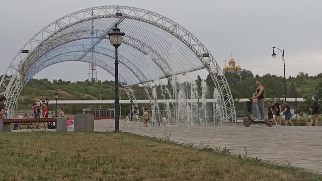 Сухой фонтан в парке "Победа", рядом со стадионом "Волг?