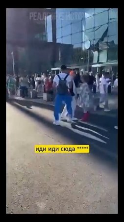 Россиянин встретил Артура Смольянинова и высказал всё что о нём думает