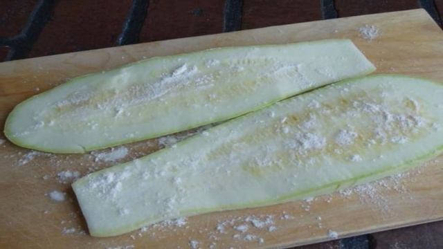 Рулетики из кабачков с плавленным сыром