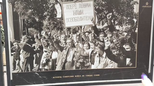 Новый и Старый Арбат украсили к 80-летию Великой Победы
