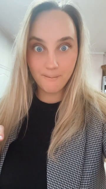 Тот момент, когда забыла слова; а видео должно было быт смотреть онлайн