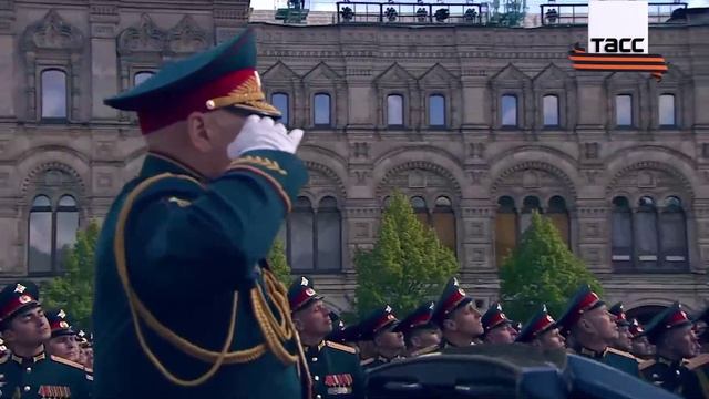 Видео боевх действий на Украине- Кадры парада Победы в Москве.