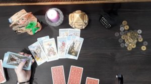 Таро: ЧТО ОН СКРЫВАЕТ ОТ ВАС? Расклад на Тайные Мысли и Чувства