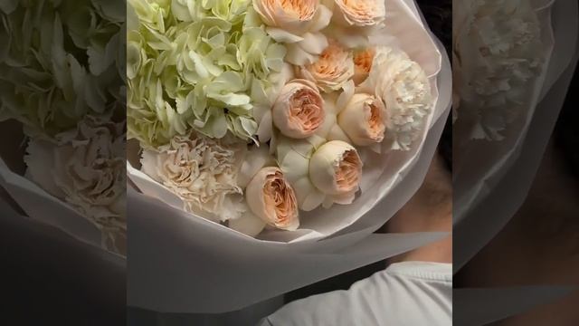 Нежный сборный букет с Гортензией, Кустовыми розами и