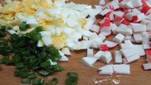 Крабовый салат в водорослях нори