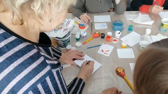 Раскрашиваем деревянные ложки методом урало-сибирской росписи с Самойловой Г.В.  29 февраля 2024 г.