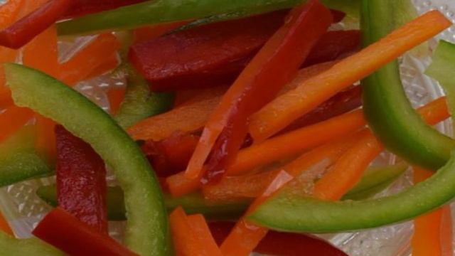 Куриный салат с яблоком