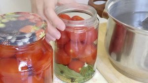 ПОМИДОРЫ НА ЗИМУ/СЪЕДАЮТСЯ ЗА РАЗ/МАРИНАД НИКОГДА НЕ МУТНЕЕТ/рецепт на 1 литр воды