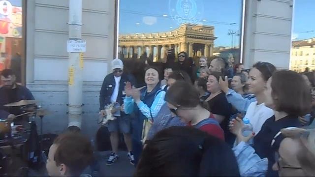 Уличные музыканты Питер гр. Cover Band ID AHO на Невском 21 июн? смотреть онлайн