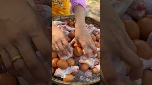Ноги Буша в яйце.