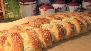 Плетёнка из дрожжевого теста с апельсиновой цедрой и изюмом