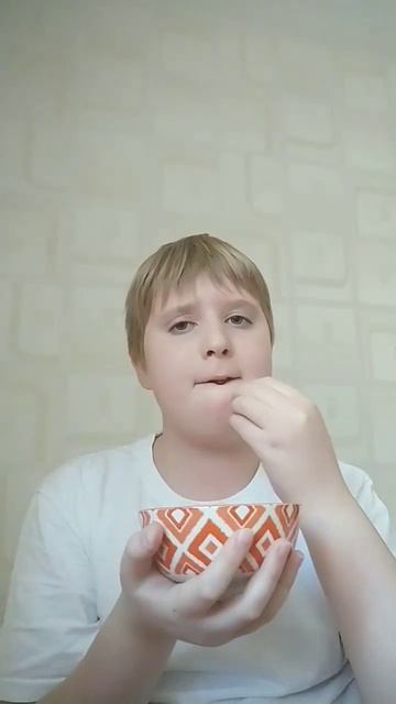 Не дал второй шанс гранату. 🤮🥴 #гранат #кислятина # смотреть онлайн