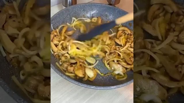 Фунчоза с курицей и овощами – это очень вкусное 😋 и сытное блюдо! 🍽️