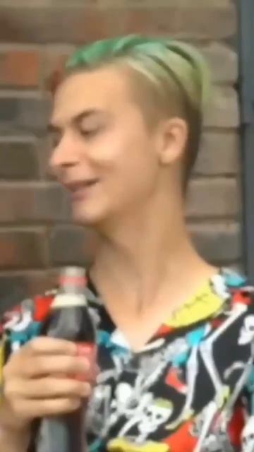 Иван Золо впервые выпил колу ради своей девушки 😱 смотреть онлайн