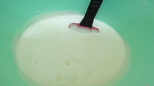 Шарлотка на молоке с яблоками