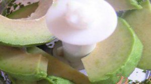 Креветки с грейпфрутом и авокадо