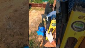 Кладка кирпичного столба от первого лица. Laying a brick pillar