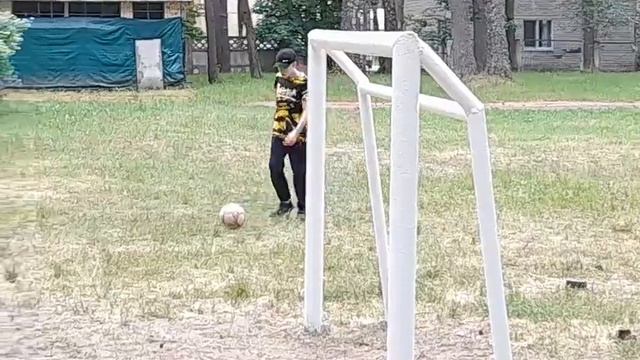 ФУТБОЛ. Дружеская игра юных футболистов лагеря "Волна"