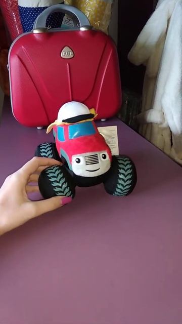 Мягкая красная машина Тачка Вспыш на больших колесах - смотреть онлайн