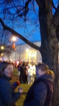 Столько людей пришло на салют!