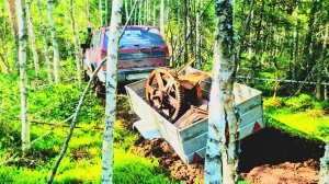 Все планы рушатся! ПОЛОМАЛ МАШИНУ!! Огромная лебедка весом 500кг топит машину с прицепом в болоте!