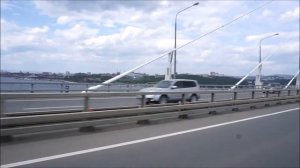 Из за острова на мост .