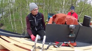 Оформление прохода через кровлю труб дымохода (timelapse)