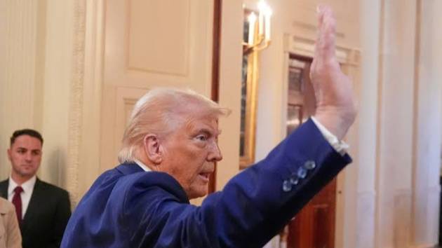 Президент Дональд Трамп подписал серию исполнительных указов, отменяющих энергетические и экологичес