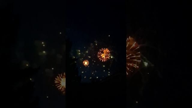 Праздничный салют на 9 Мая.