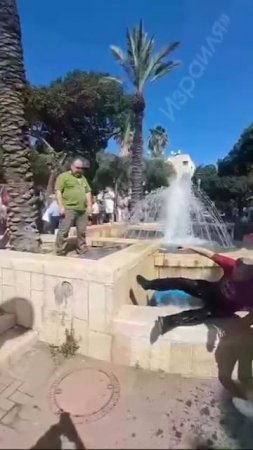В Израиле выбросили в фонтан проукраинского активиста: «Вон отсюда, тварь!»
