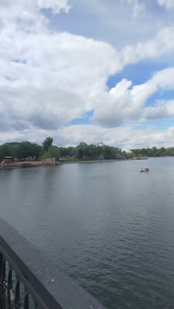Катание на лодках в парке Щербакова