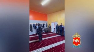 Сотрудники УФСБ по Челябинской области, Росгвардии и военкомата провели рейд на нелегальную мечеть.