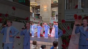Поем в Центральном Детском Мире на Лубянке