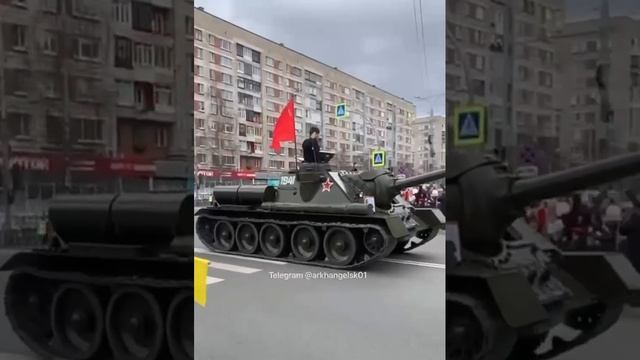 Проход военно- исторической техники на 9мая в Архангельске. смотреть онлайн