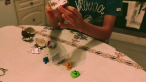 Распаковываем Киндер сюрприз