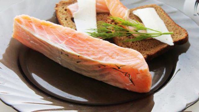 Засолка лосося мокрым способом