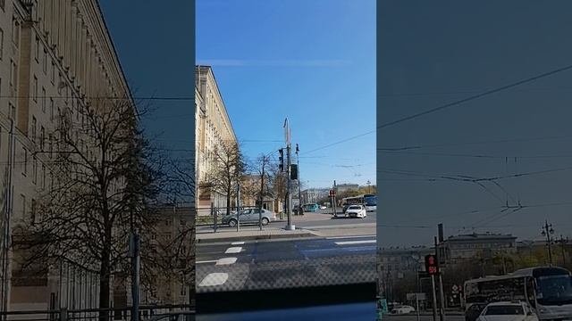 Еду на троллейбусе номер 27 от Варшавской улицы