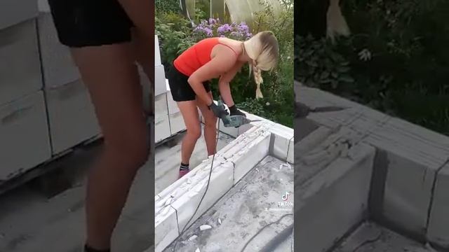 Строим сарай 🤗 #электроблонд #elektroblond смотреть онлайн