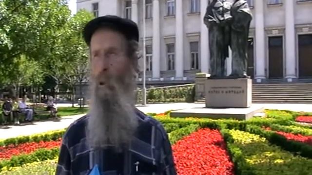 2013-06-16 (93) Болгария г. София у памятника Кириллу и Мефод? смотреть онлайн