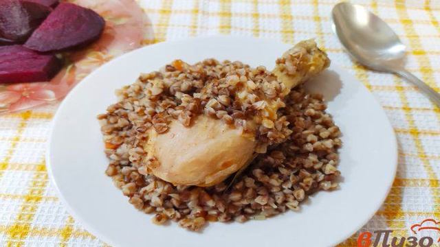Гречка с куриными голенями
