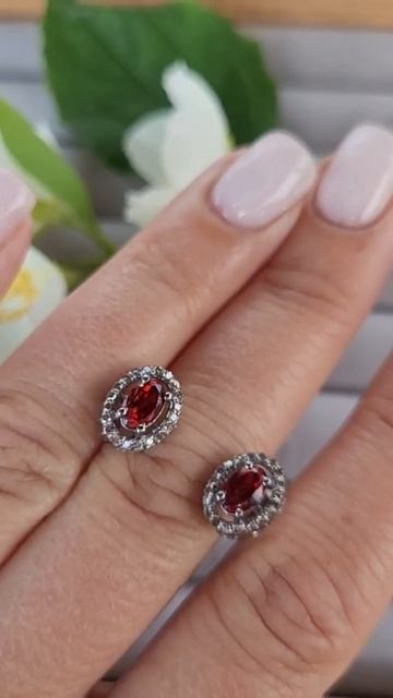 Цена 8690 ₽ Пусеты гранат пироп бриллианты Серебро WatsAp смотреть онлайн