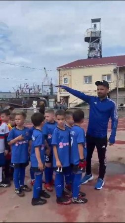 На футболе