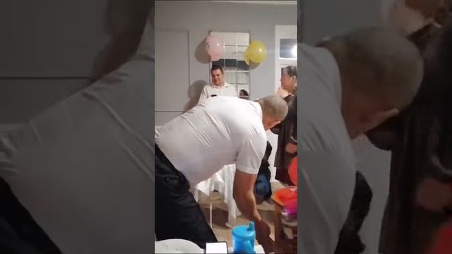 Фотосессия с тортом. 50! Что? Не может быть! Вчера же был? смотреть онлайн