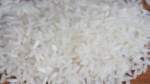 Рисовый суп с куриным мясом, цветной капустой и помидорами