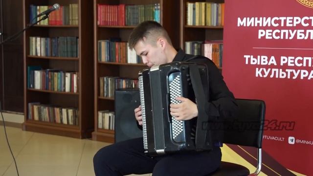Работников культуры наградили ведомственными наград?