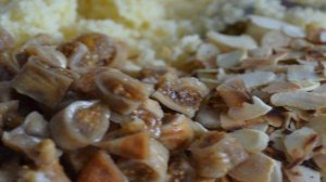 Гарнир из крупы с инжиром и миндалем
